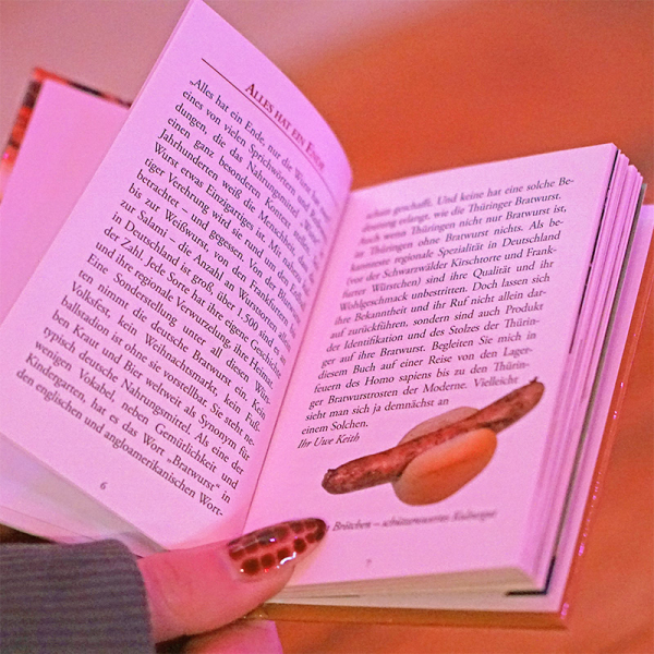 Uwe Keith: "Kleines Thüringer Bratwurst-Buch: Band 13 (Rhino Westentaschen-Bibliothek) (Deutsch) Gebundene Ausgabe"