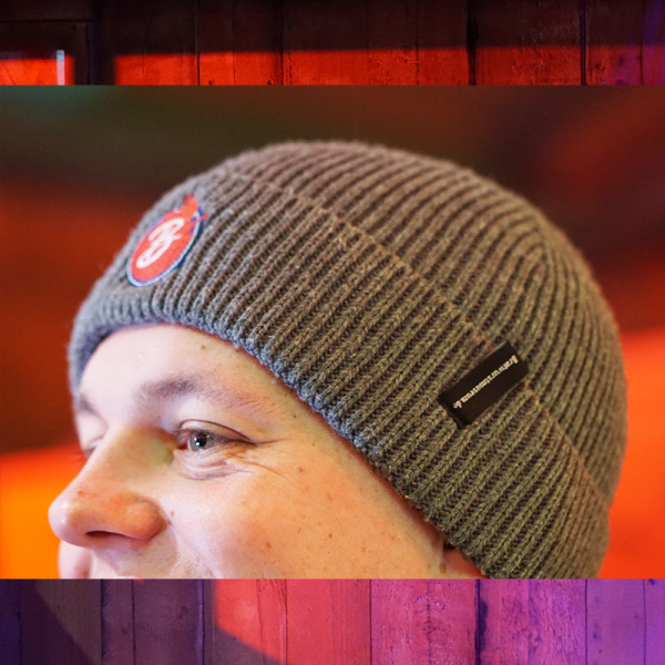 Woll-Beanie  mit Flammenlogo