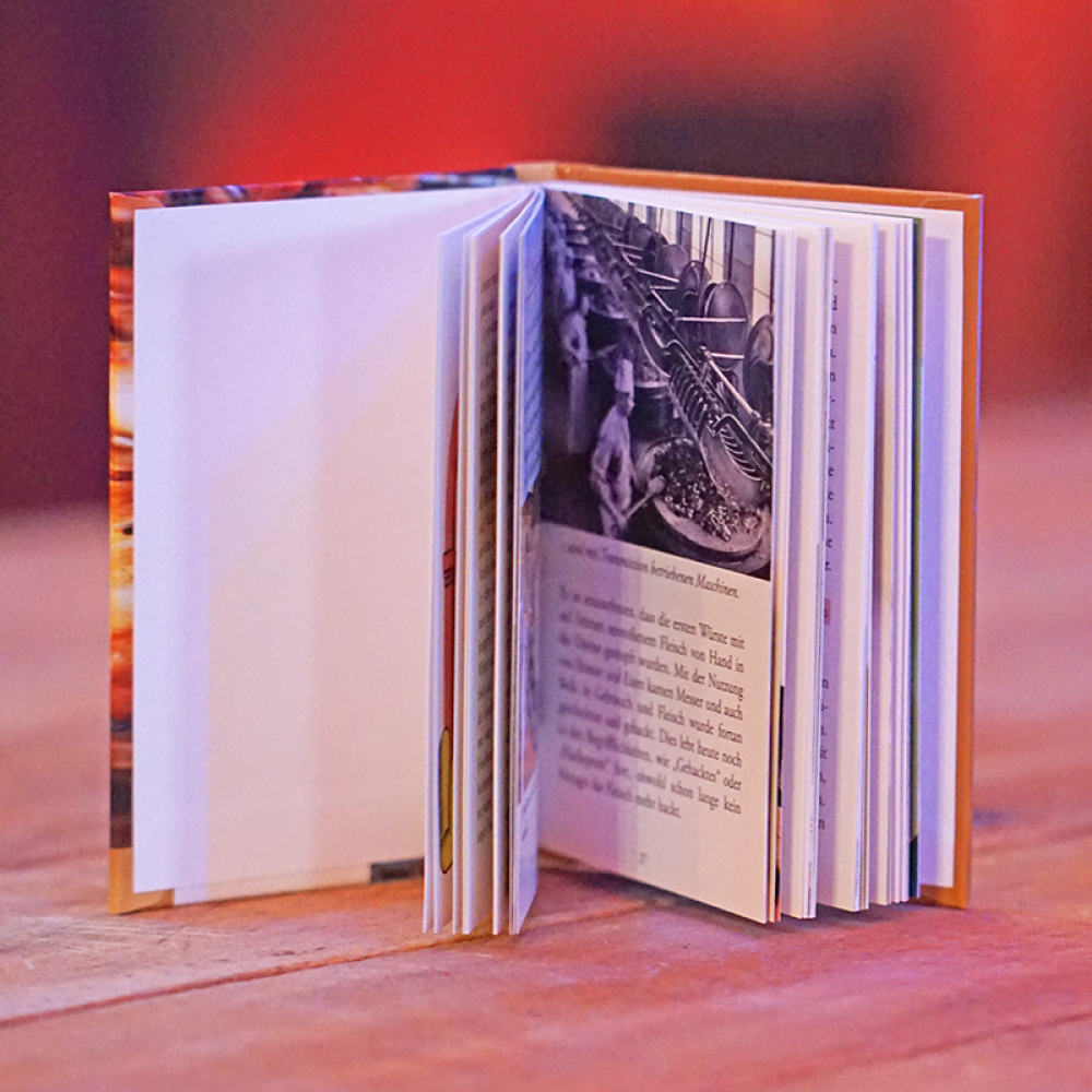 Uwe Keith: "Kleines Thüringer Bratwurst-Buch: Band 13 (Rhino Westentaschen-Bibliothek) (Deutsch) Gebundene Ausgabe"