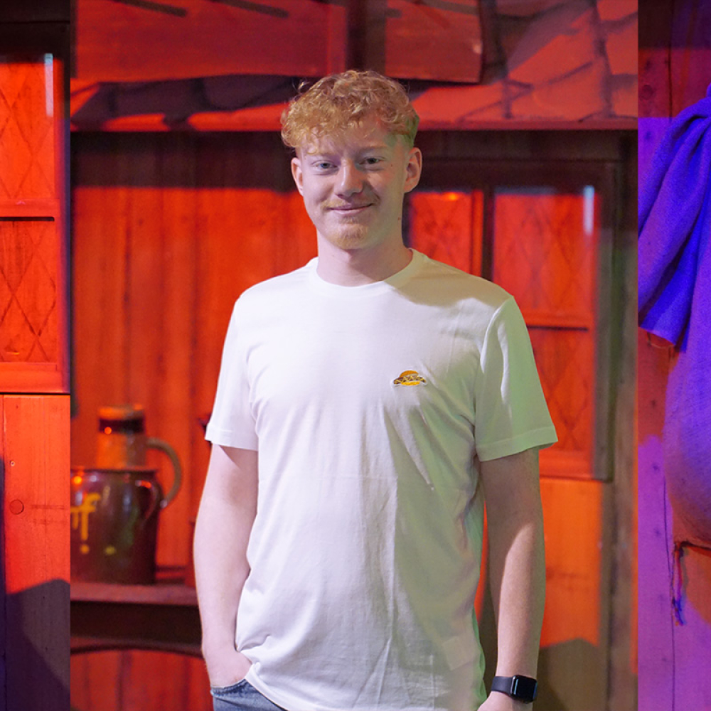 Shirt mit Bratwurst-Stickerei | unisex | weiß und schwarz