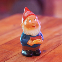 Süßer Bratwurstzwerg